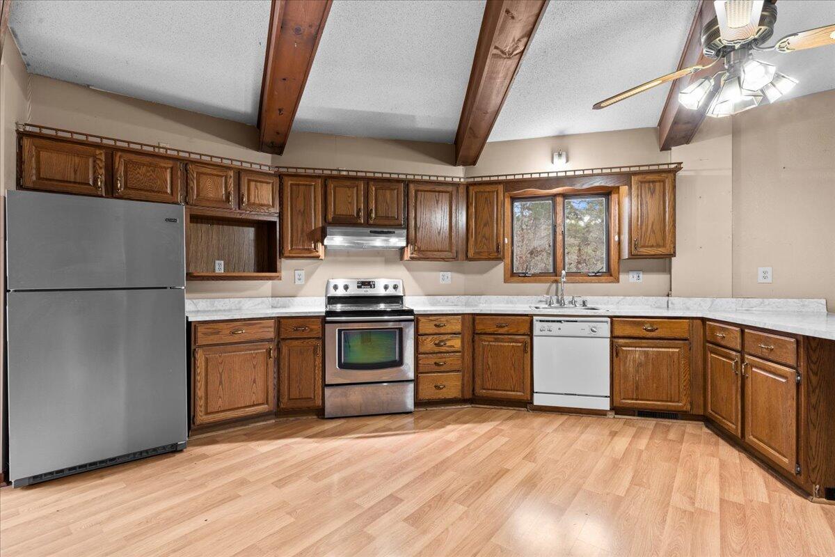 19940 Highway 57 Schleswig, WI 53042 - Photo 3 of 50 Kitchen