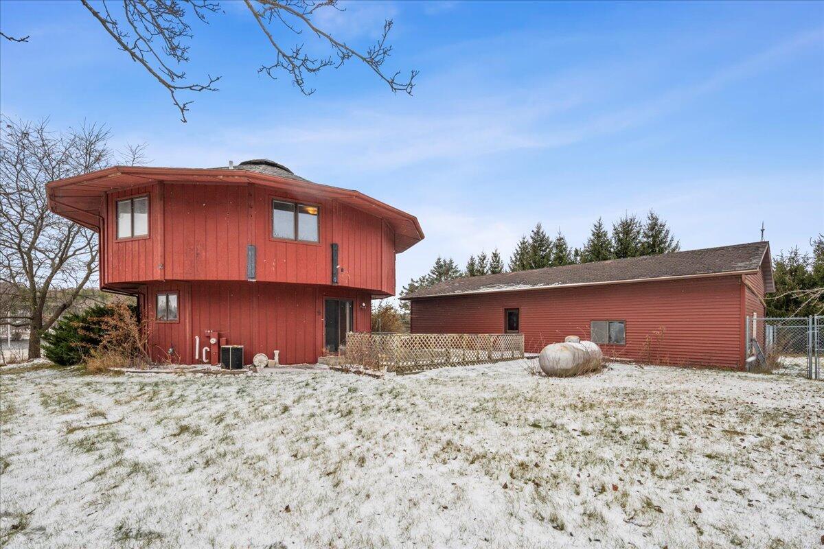 19940 Highway 57 Schleswig, WI 53042 - Photo 40 of 50 Exterior--Side View