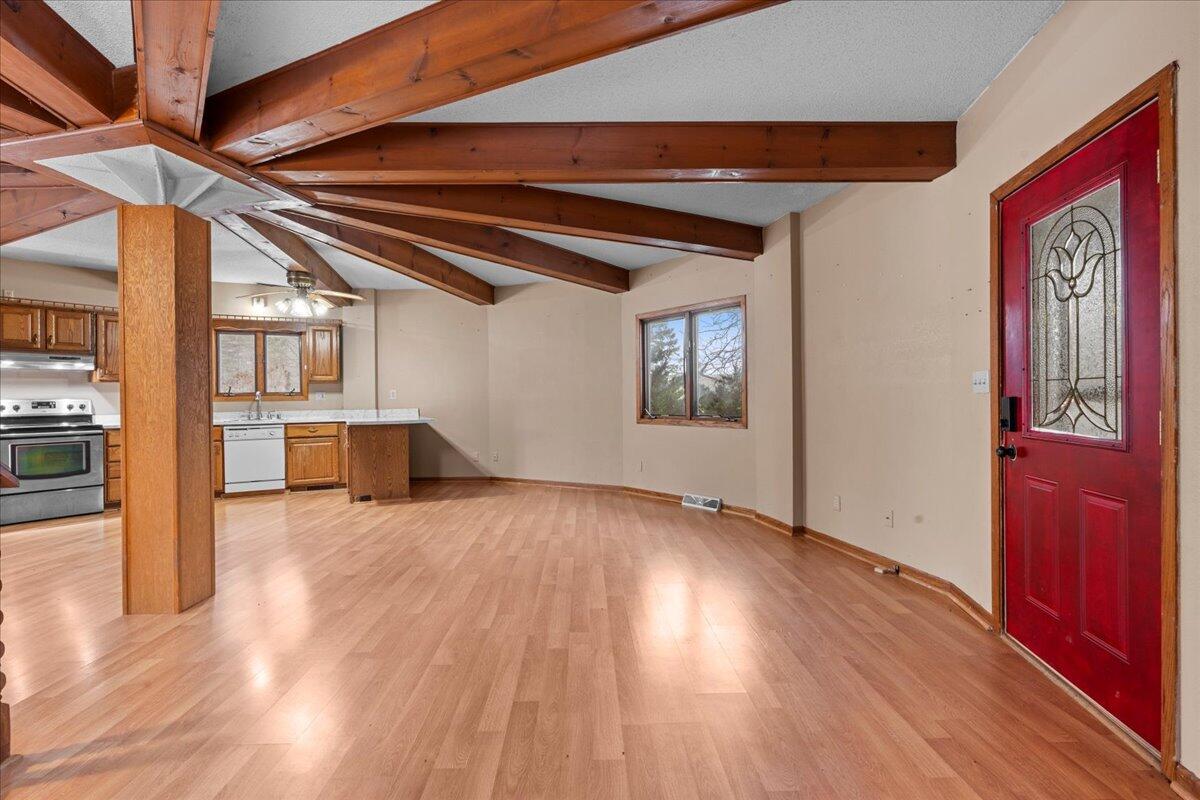 19940 Highway 57 Schleswig, WI 53042 - Photo 7 of 50 Great Room--View 2