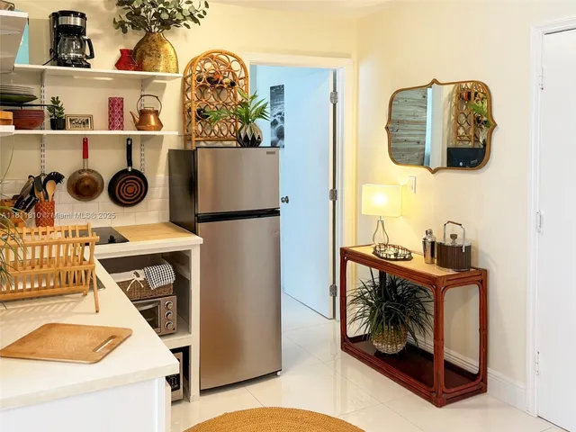 a view of living room with washer and dryer