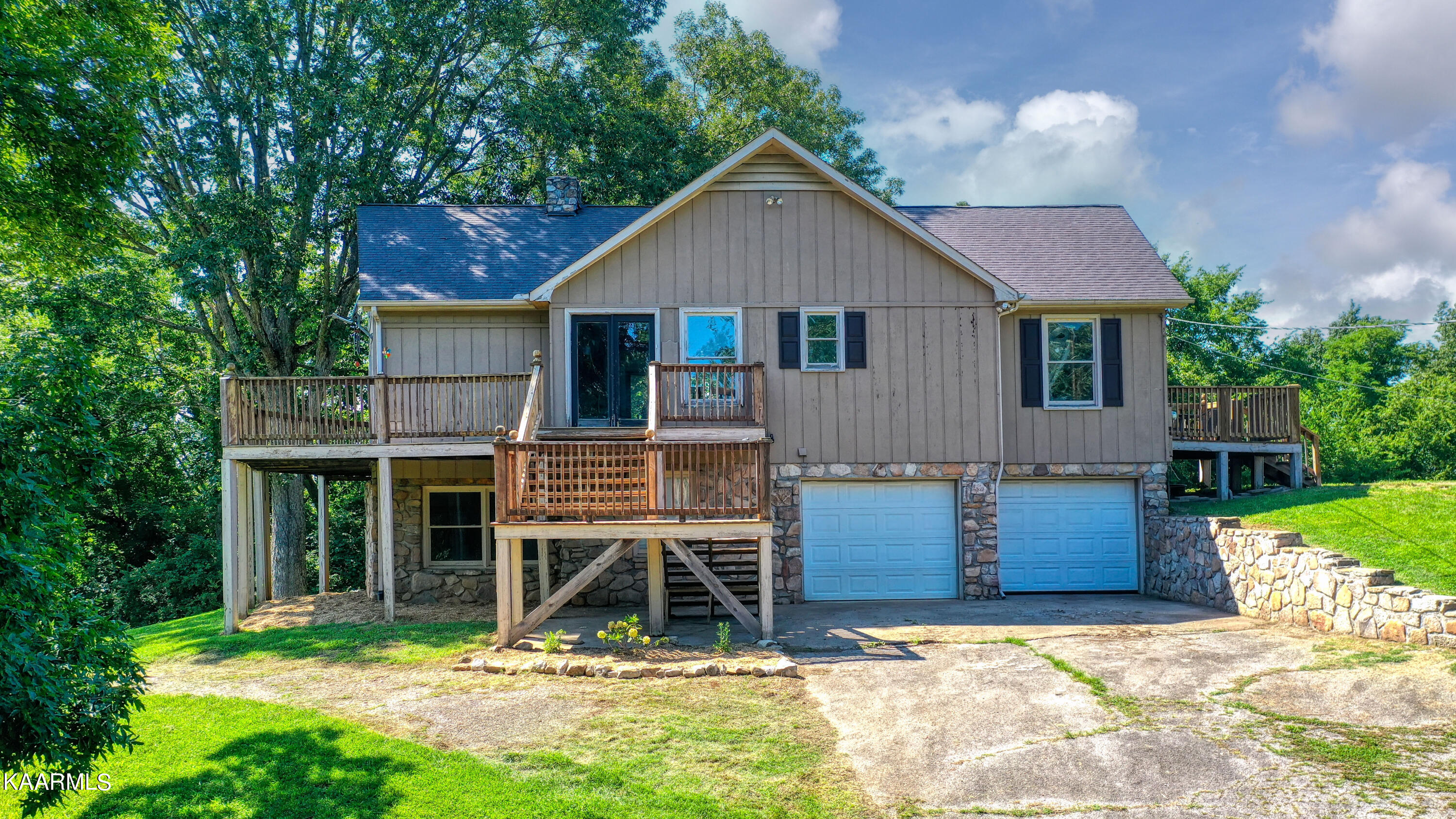 9305 Kodak Road Kodak, TN 37764 - Photo 13 of 30 Two-Car Garage