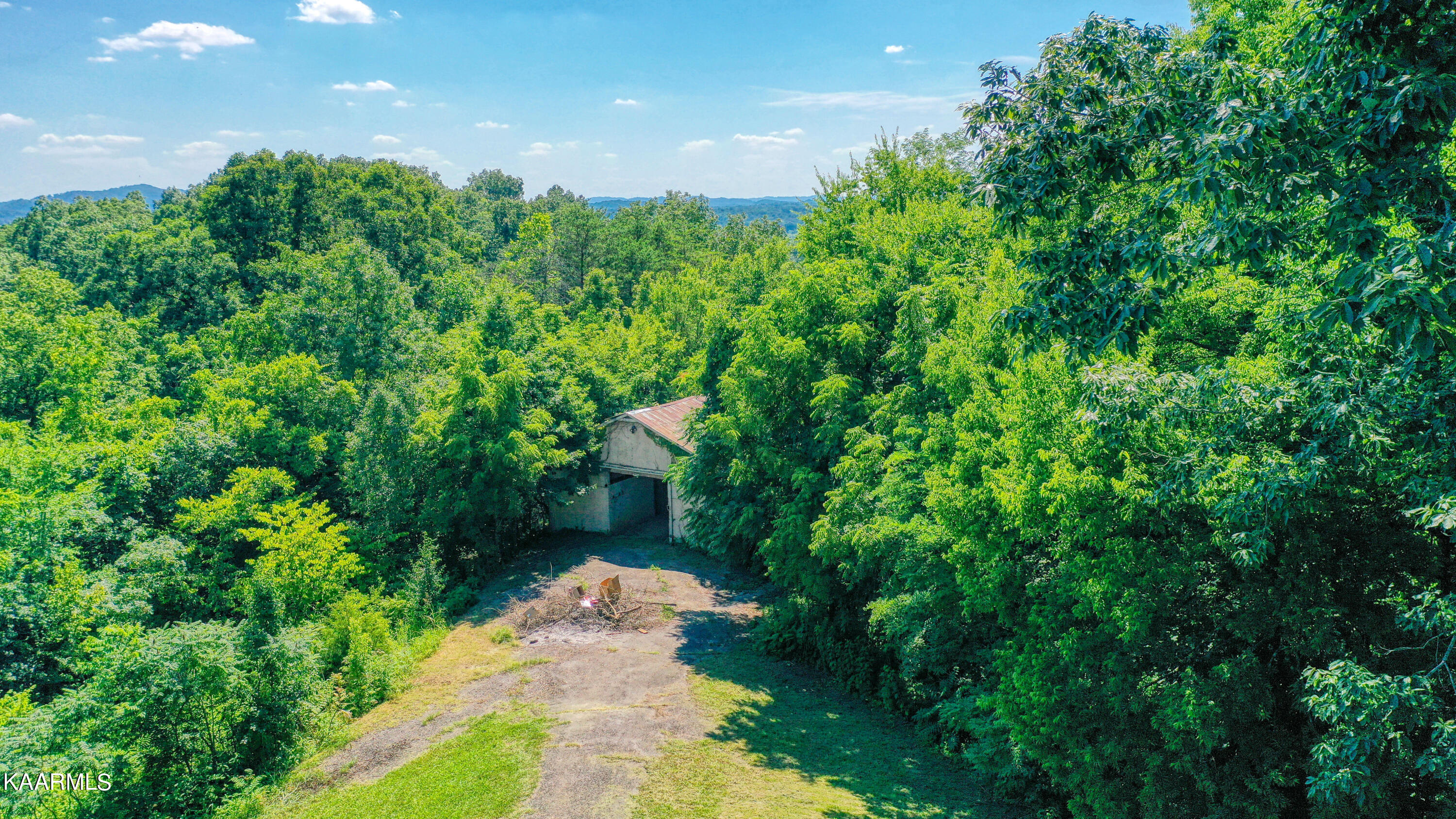 9305 Kodak Road Kodak, TN 37764 - Photo 17 of 30 Drive to Barn