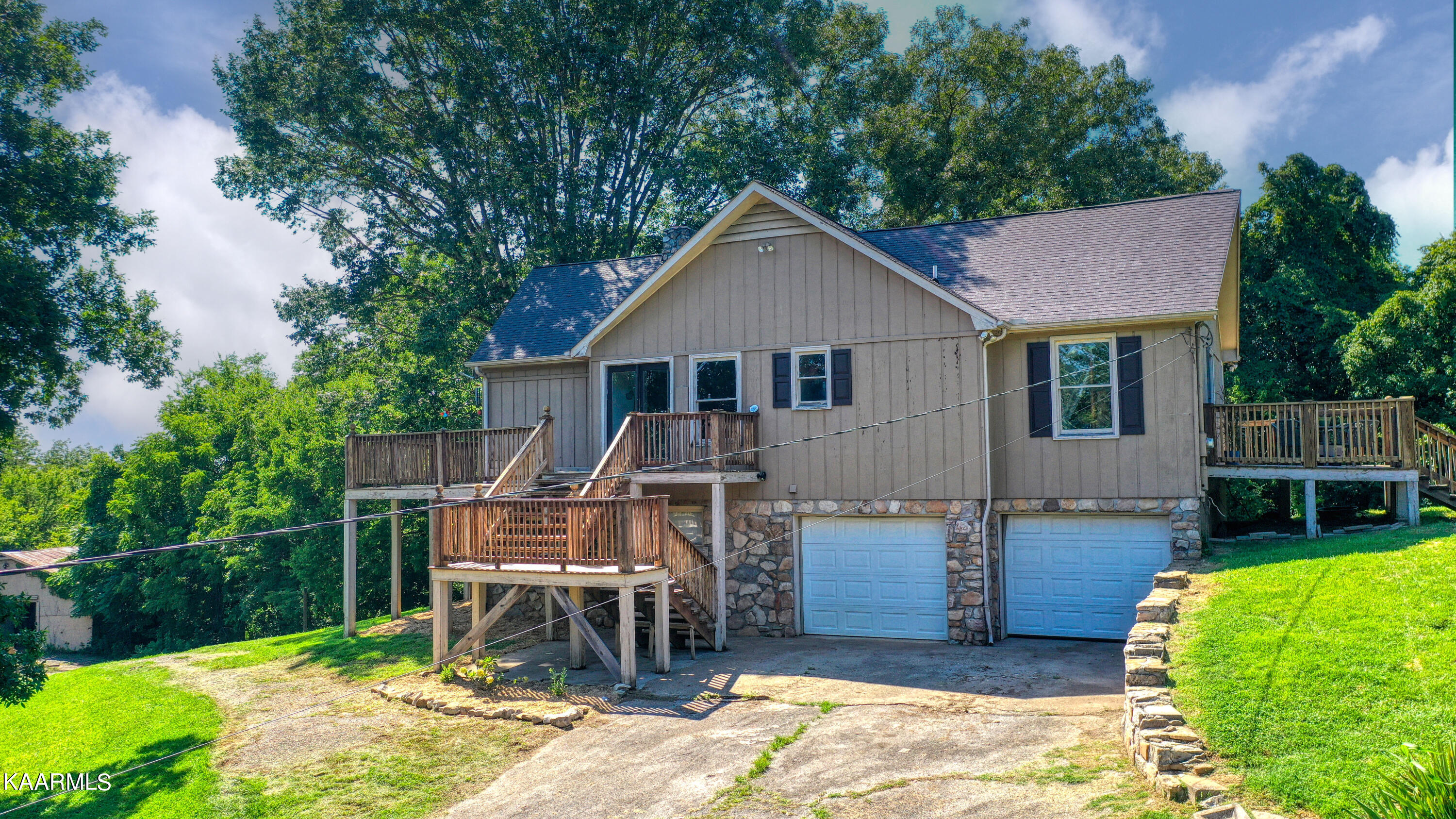 9305 Kodak Road Kodak, TN 37764 - Photo 20 of 30 Garage from Side Yard