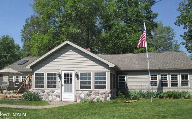 8319 Lakeshore Road Lexington, MI 48450 - Photo 1 of 11 31381317.JPG