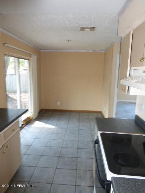 8362 Kipling Court Jacksonville, FL 32244 - Photo 11 of 16 KIT TO EAT IN