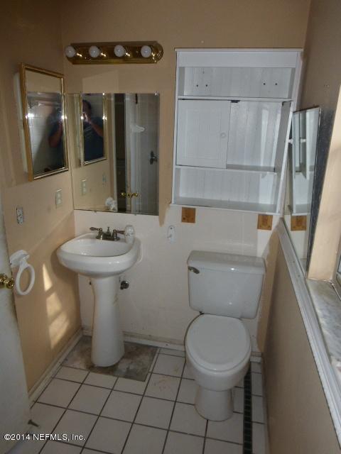 8362 Kipling Court Jacksonville, FL 32244 - Photo 16 of 16 MASTER BATH OPP