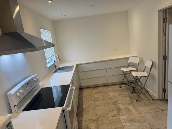 $2,850 | 100 Northwest 27th Street, Pompano Beach, FL 33064