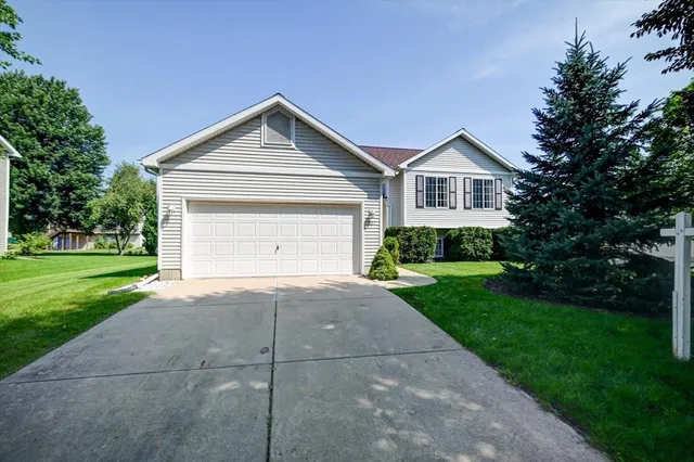 $449,900 | 201 Vista Cottage Grove, Cottage Grove, WI 53527