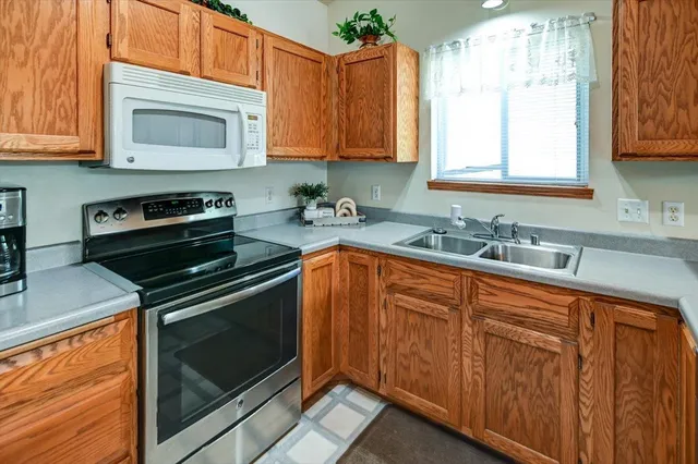 $449,900 | 201 Vista Cottage Grove, Cottage Grove, WI 53527