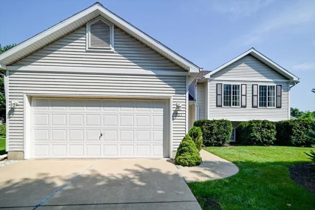 $449,900 | 201 Vista Cottage Grove, Cottage Grove, WI 53527