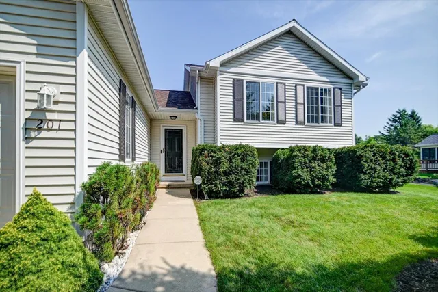 $449,900 | 201 Vista Cottage Grove, Cottage Grove, WI 53527