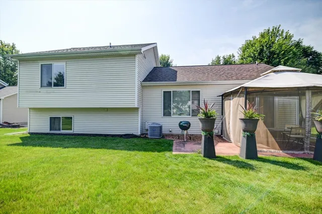 $449,900 | 201 Vista Cottage Grove, Cottage Grove, WI 53527