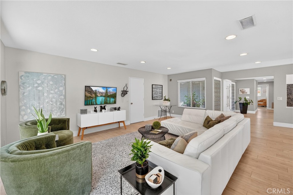 945 Le Conte Drive Riverside, CA 92507 - Photo 13 of 36 Look at that floor!