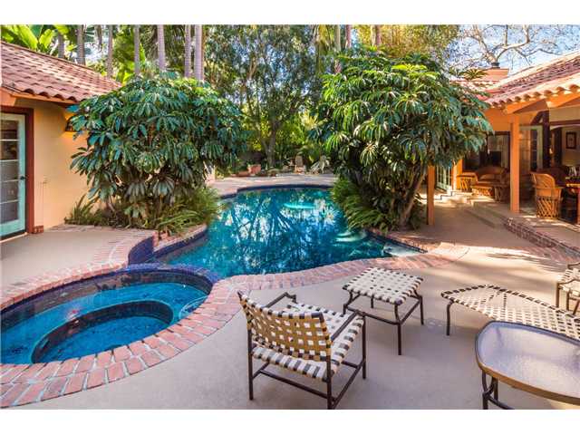 1060 Capra Way Fallbrook, CA 92028 - Photo 16 of 25 Pool and Hot Tub