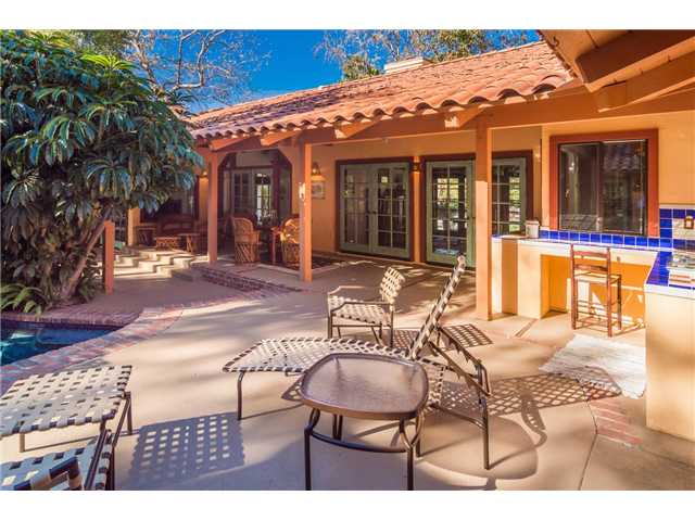 1060 Capra Way Fallbrook, CA 92028 - Photo 18 of 25 Outdoor Kitchen