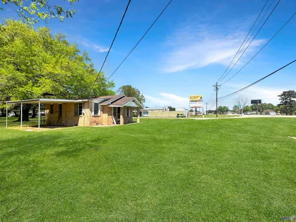 $200,000 | 13409 Highway 44, Gonzales, LA 70737