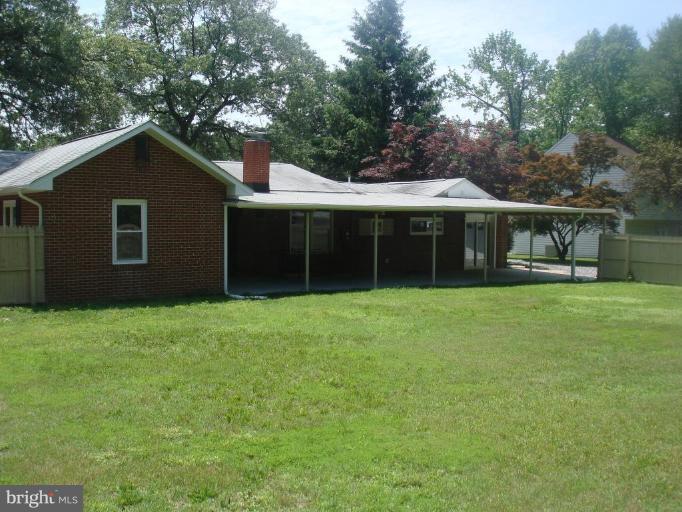 9171 Fort Smallwood Road Pasadena, MD 21122 - Photo 5 of 25 Exterior (Rear)