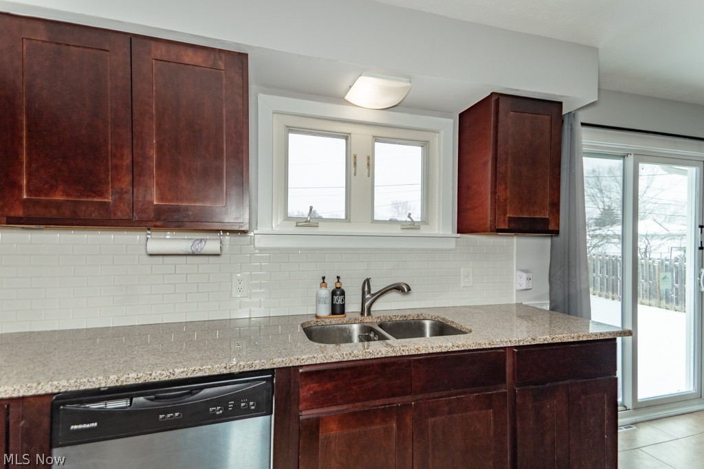 2465 Dentzler Road Parma, OH 44134 - Photo 11 of 37 Gallery Image 11