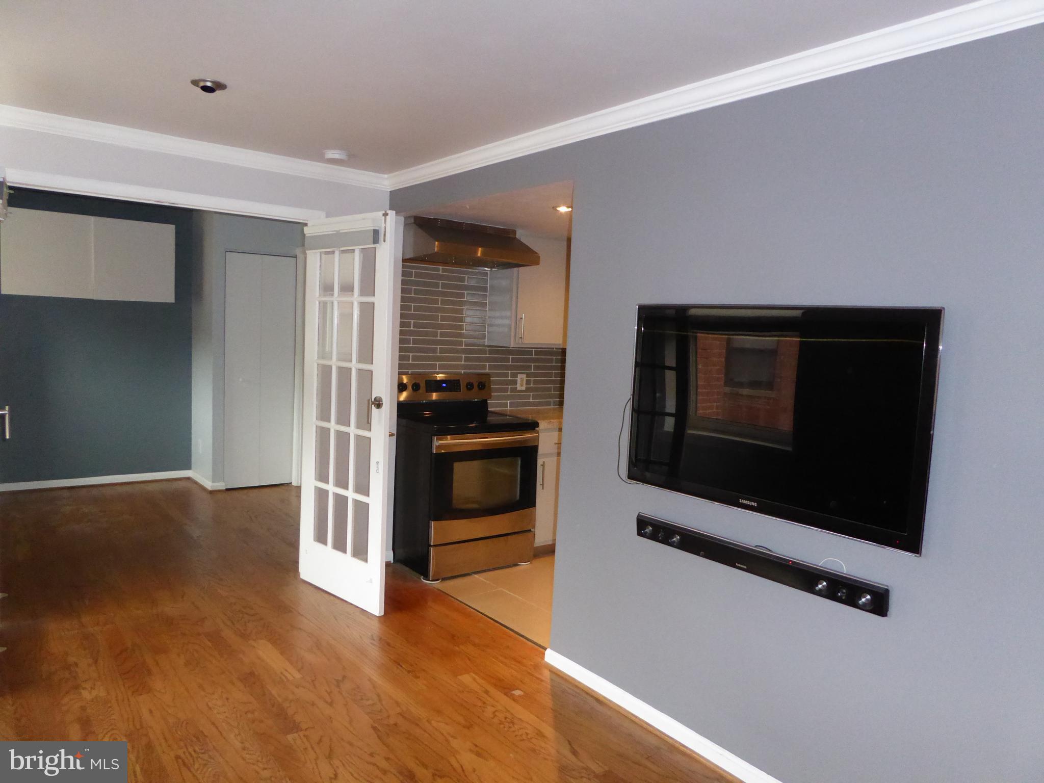 1436 Meridian Place Northwest, Unit 404 Washington, DC 20010 - Photo 15 of 25 Living Room
