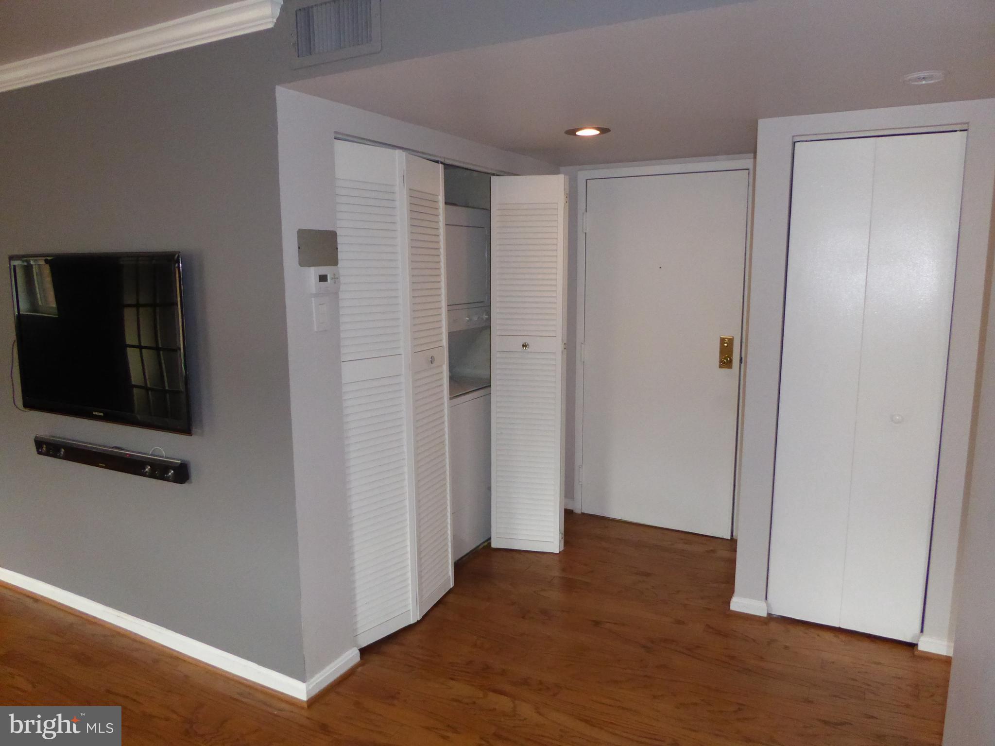 1436 Meridian Place Northwest, Unit 404 Washington, DC 20010 - Photo 18 of 25 Living Room