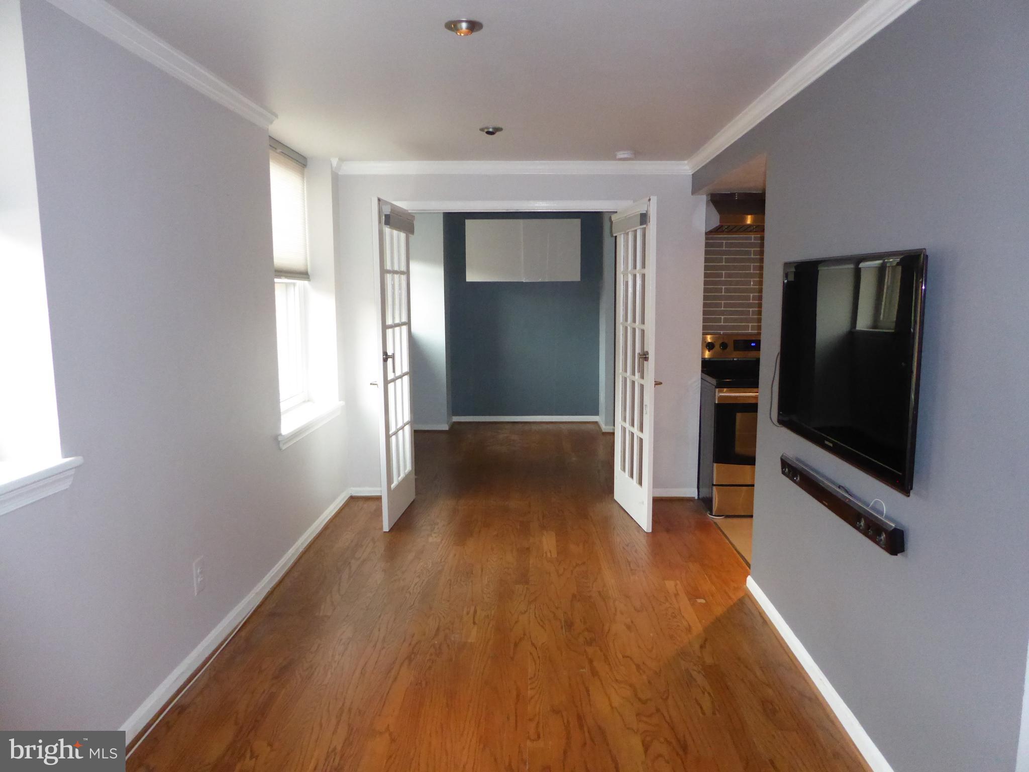 1436 Meridian Place Northwest, Unit 404 Washington, DC 20010 - Photo 7 of 25 Living Room