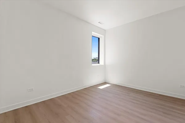 $3,565 | 1801 West Grand Avenue, Unit 403, Chicago, IL 60622