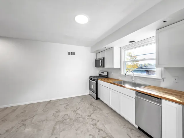 $179,990 | 1304 Freeland Avenue, Calumet City, IL 60409