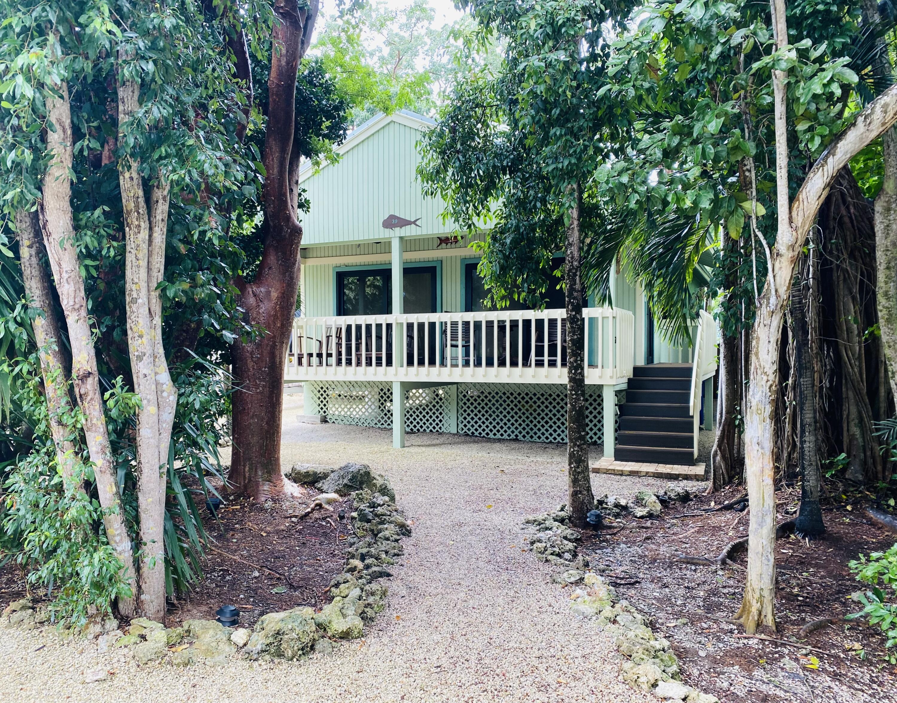 39 Dolphin Road Key Largo, FL 33037 - Photo 1 of 8 Front view 1