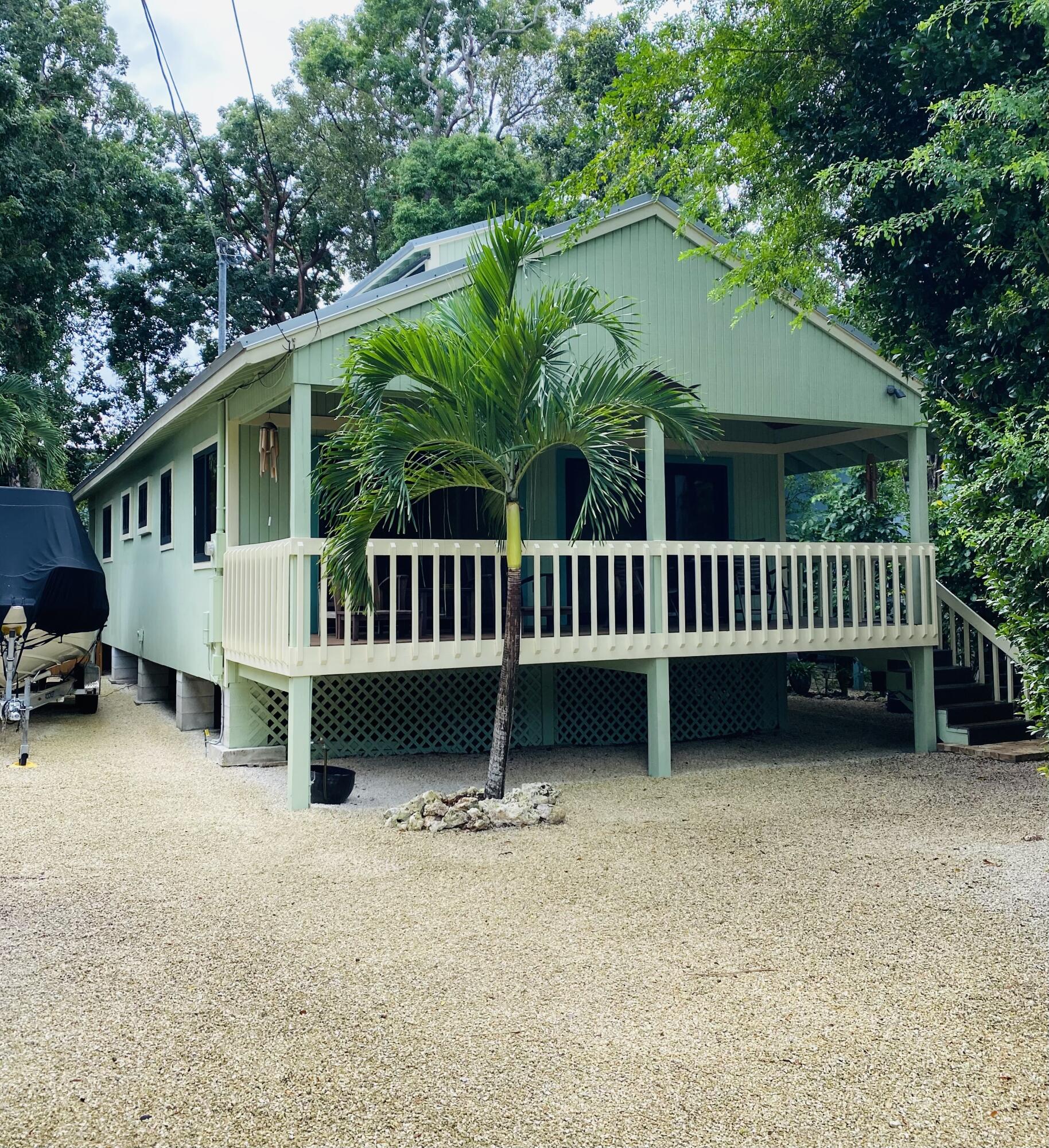 39 Dolphin Road Key Largo, FL 33037 - Photo 2 of 8 Front View