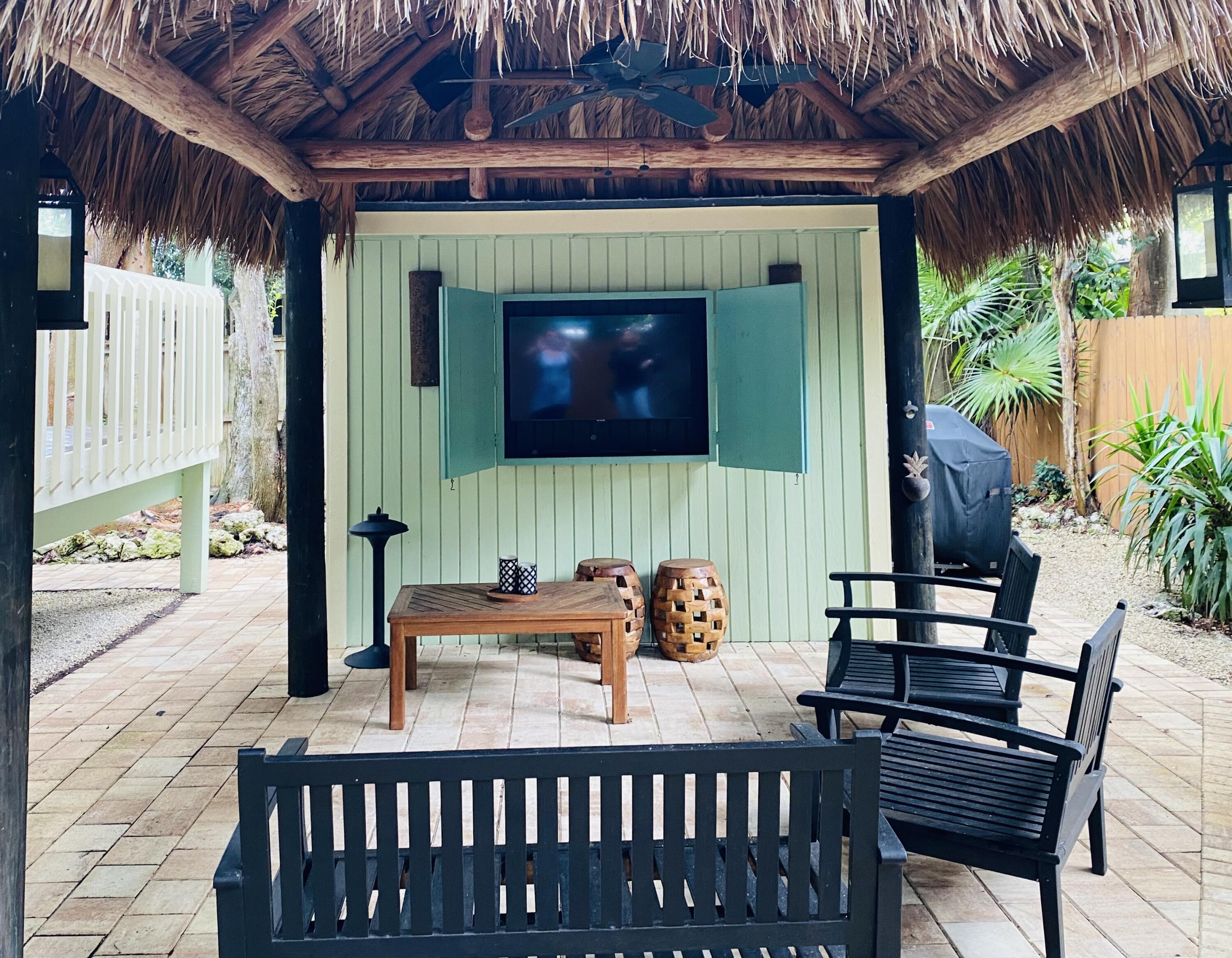 39 Dolphin Road Key Largo, FL 33037 - Photo 8 of 8 Tiki Hut