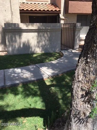 a view of backyard with garden