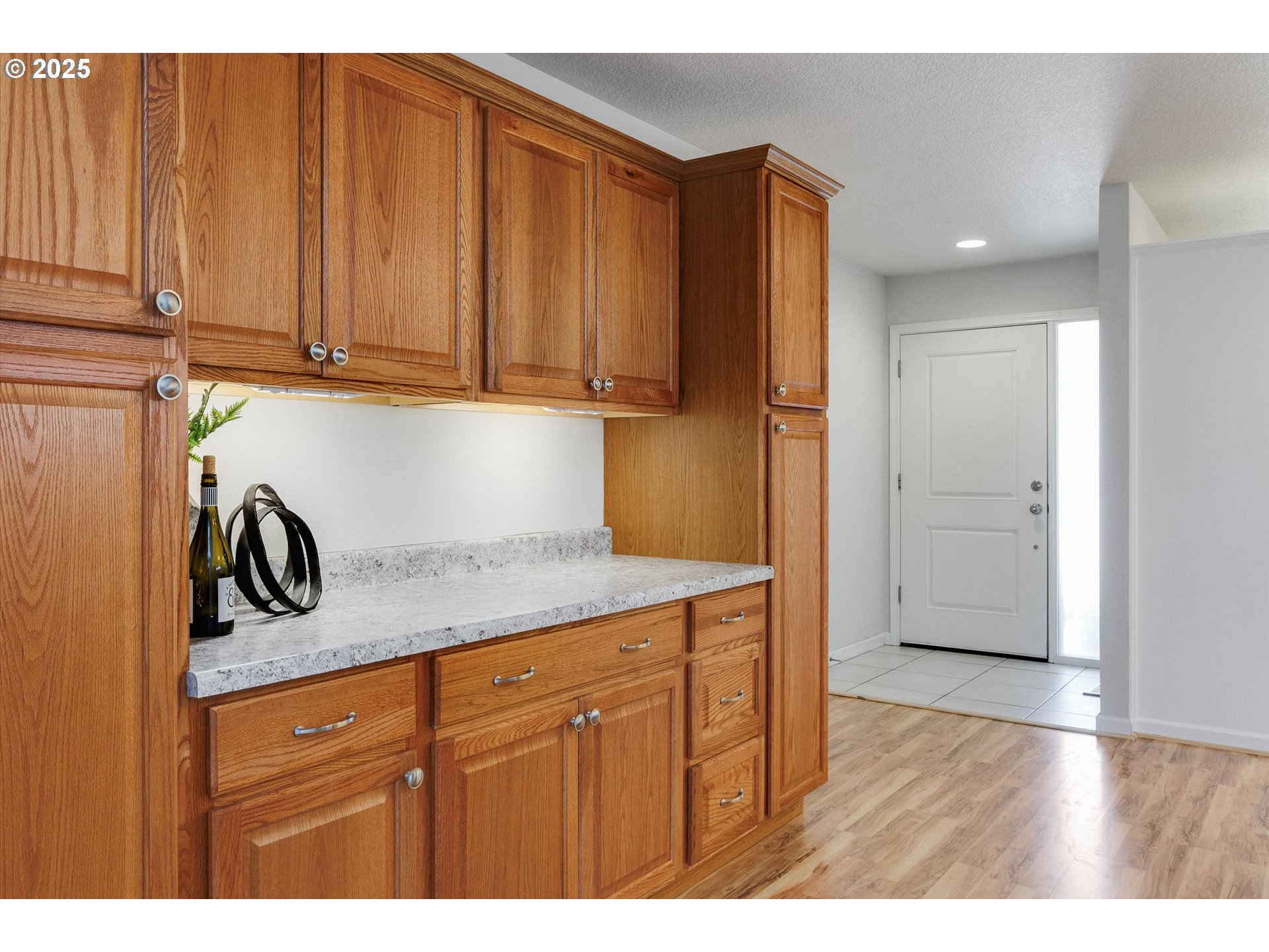 2731 Baines Boulevard Hubbard, OR 97032 - Photo 12 of 41 Entrance/Foyer