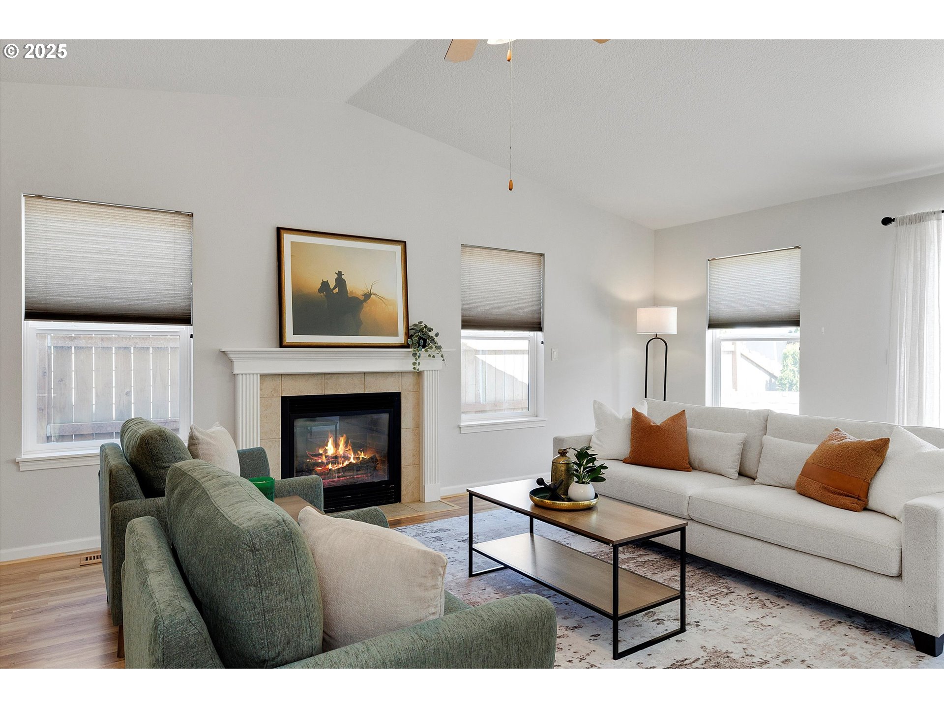 2731 Baines Boulevard Hubbard, OR 97032 - Photo 17 of 41 Living Room