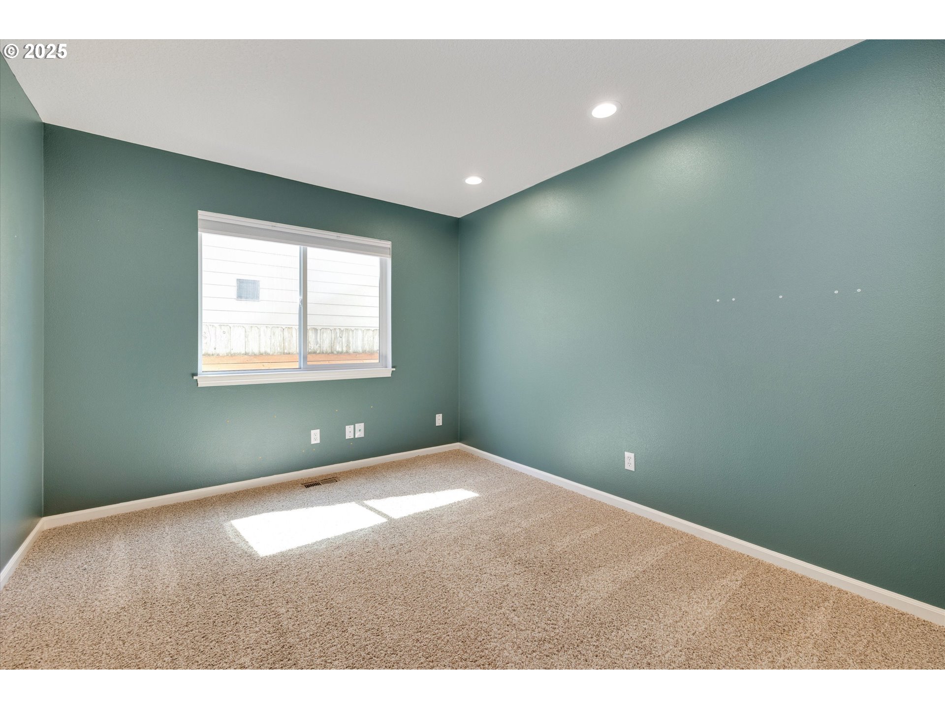 2731 Baines Boulevard Hubbard, OR 97032 - Photo 30 of 41 Bedroom