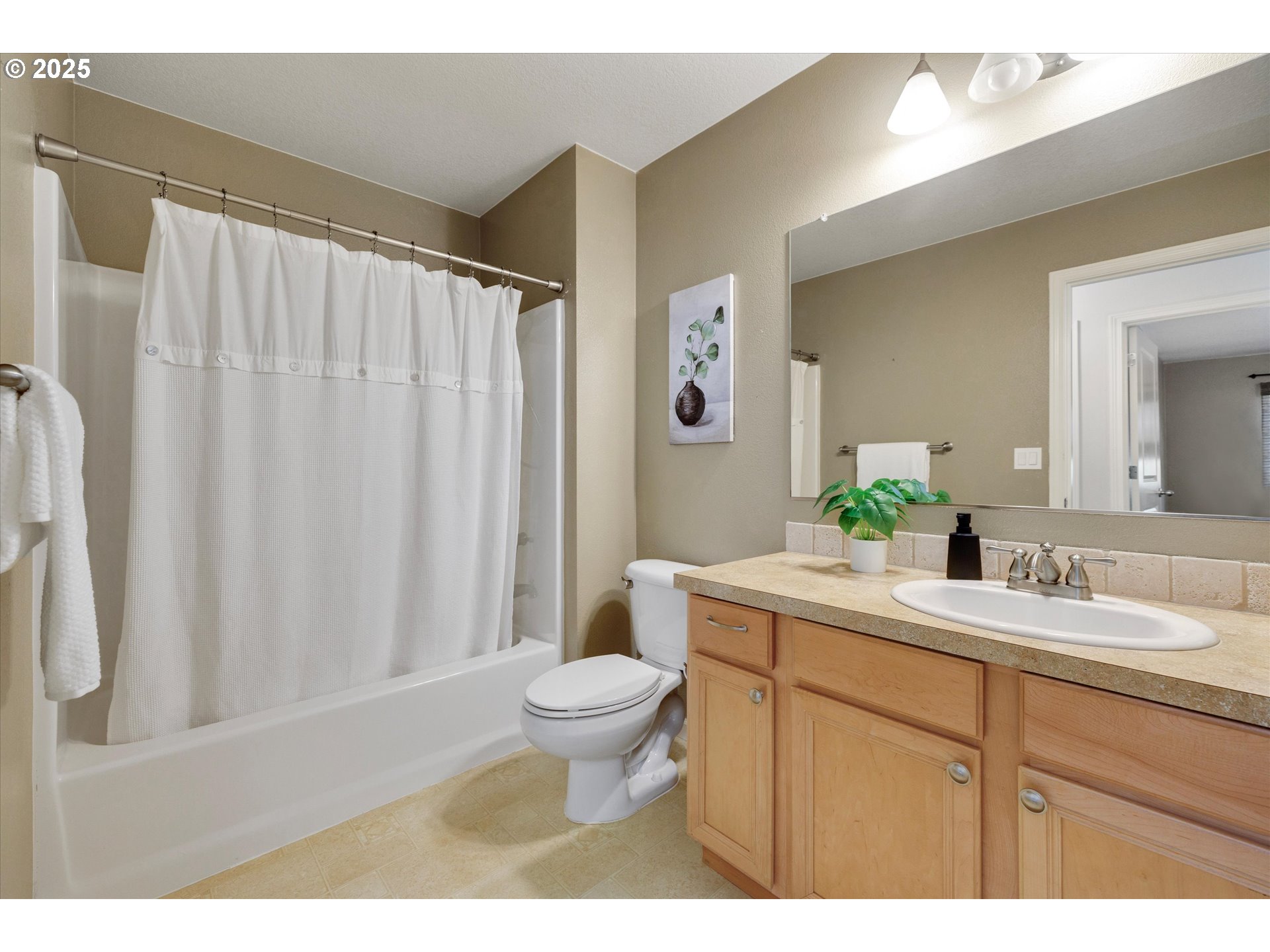 2731 Baines Boulevard Hubbard, OR 97032 - Photo 31 of 41 Bathroom