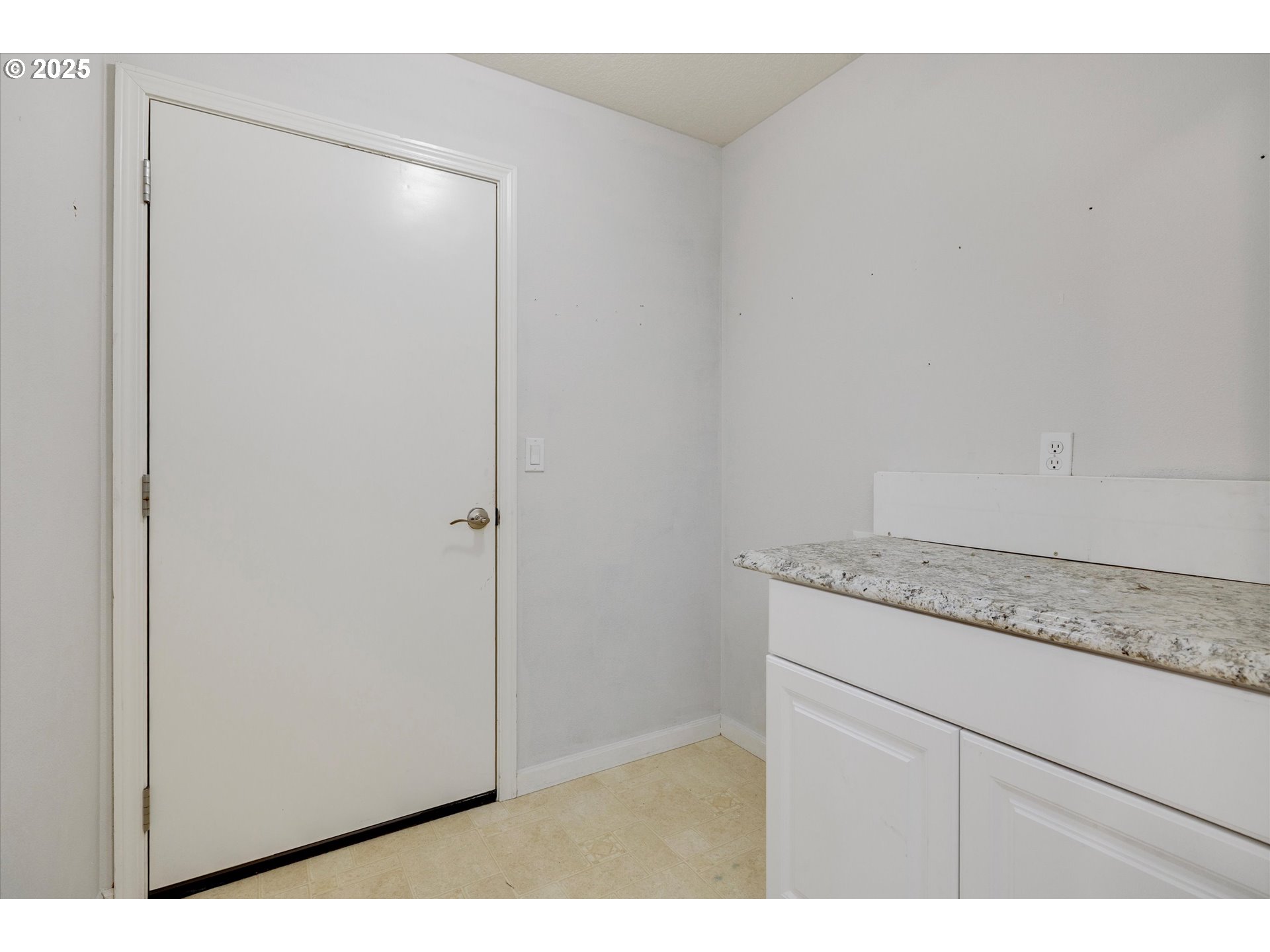 2731 Baines Boulevard Hubbard, OR 97032 - Photo 34 of 41 Utility Room