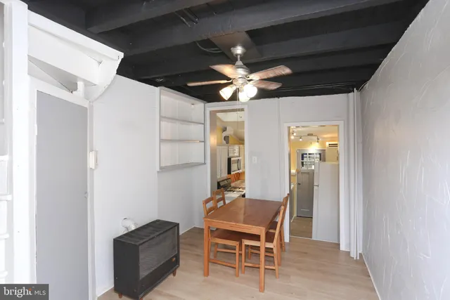a view of a livingroom with furniture and a ceiling fan