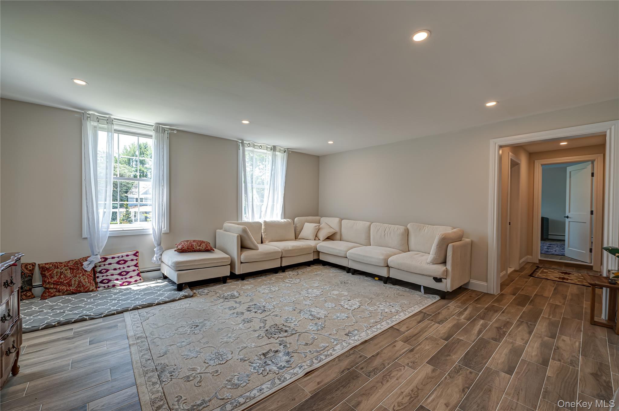68 Nassau Road Huntington, NY 11743 - Photo 5 of 41 Second Floor Apartment - Living Room