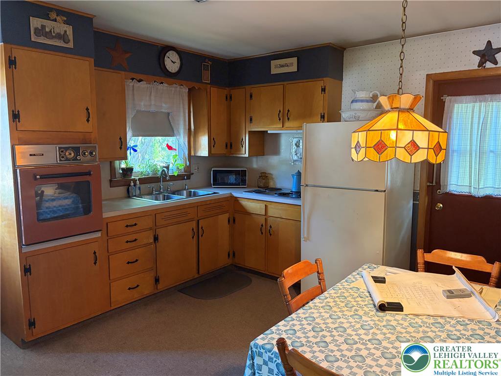 1688 Pleasant View Road Bethlehem, PA 18015 - Photo 3 of 21 Gallery Image 3