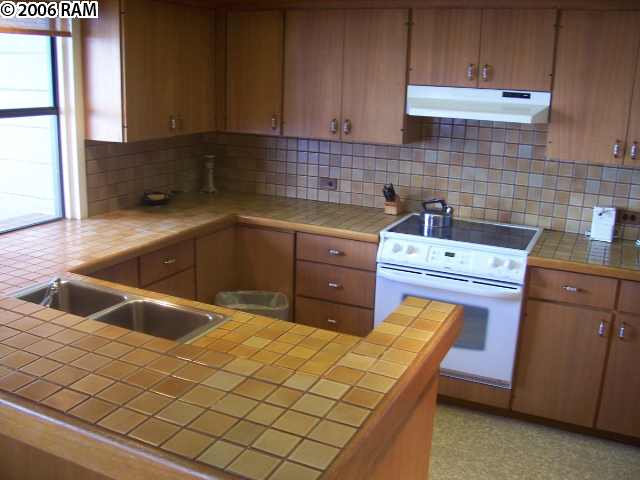 100 Ridge Road, Unit 1721 Lahaina, HI 96761 - Photo 11 of 17 a kitchen that has a sink and a stove