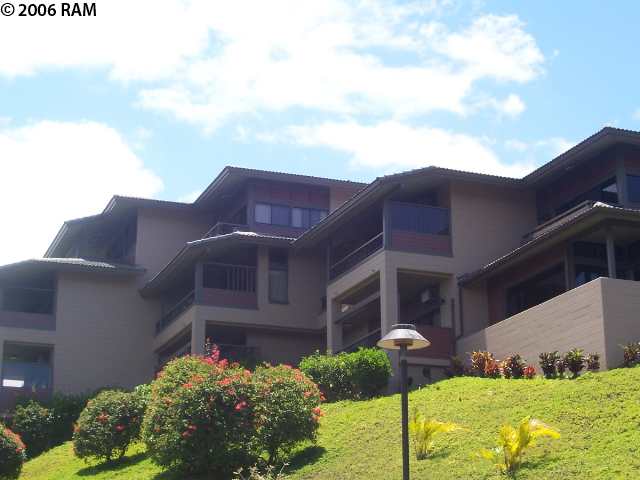 100 Ridge Road, Unit 1721 Lahaina, HI 96761 - Photo 7 of 17 a front view of house with yard