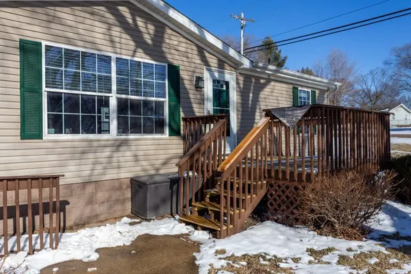 $164,900 | 108 Smoke Signal Lane, East Dubuque, IL 61025