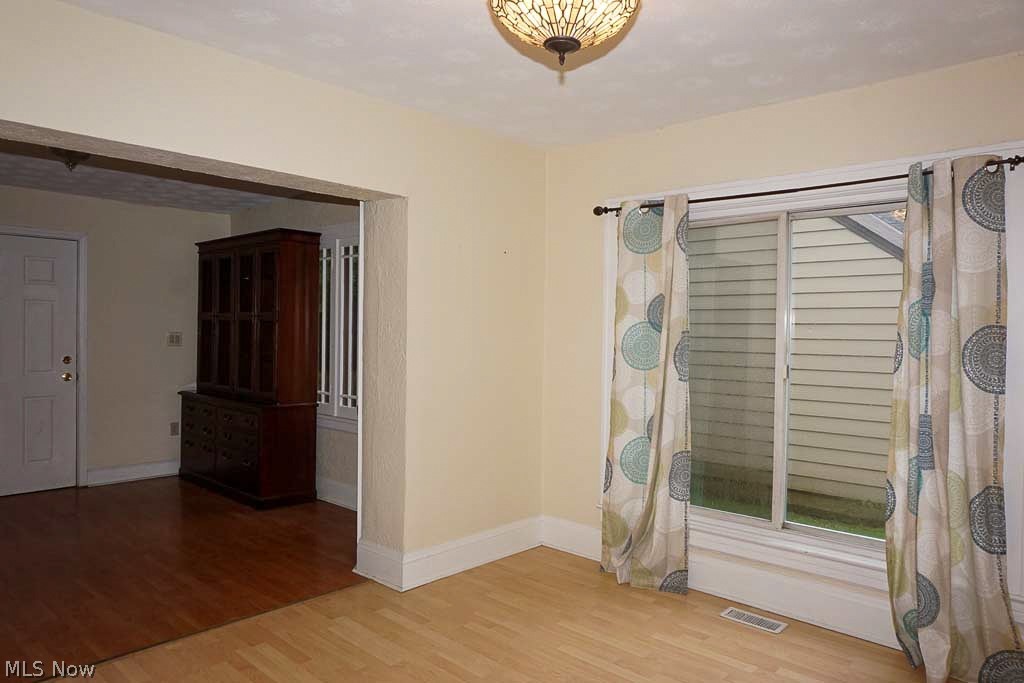 1669 Maple Road Cleveland Heights, OH 44121 - Photo 7 of 32