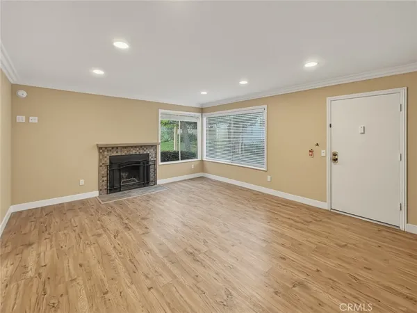 $599,000 | 18408 Hatteras Street, Unit 19, Tarzana, CA 91356