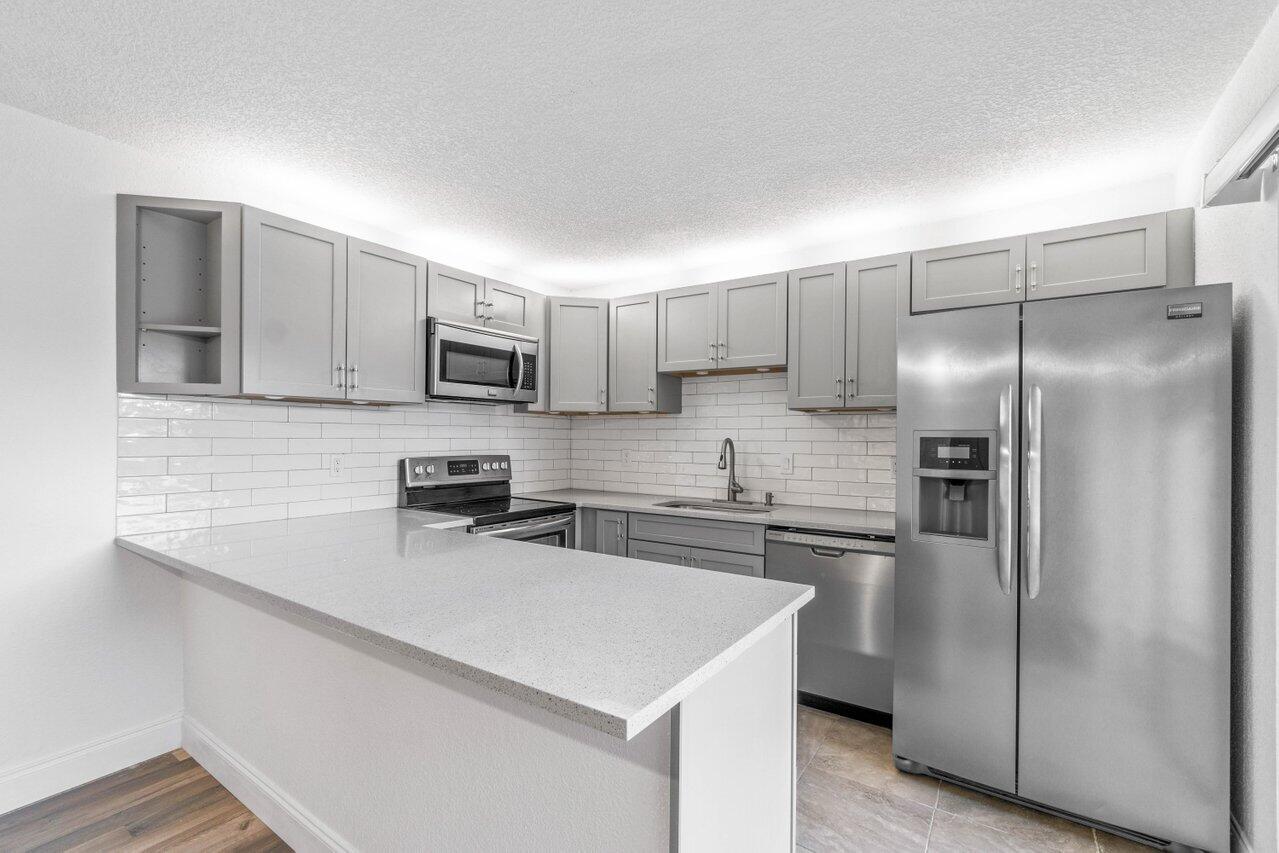 712 Springdale Circle Palm Springs, FL 33461 - Photo 11 of 24 015-712SpringdaleCircle-PalmSprings-FL-3