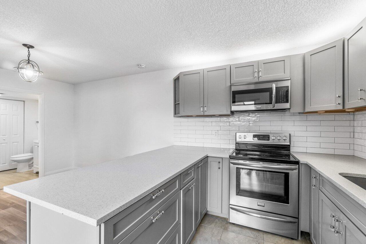712 Springdale Circle Palm Springs, FL 33461 - Photo 13 of 24 017-712SpringdaleCircle-PalmSprings-FL-3