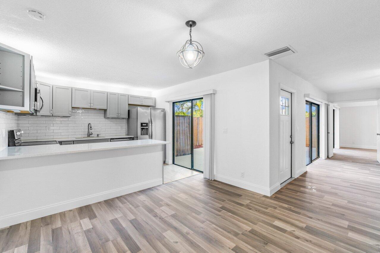 712 Springdale Circle Palm Springs, FL 33461 - Photo 16 of 24 020-712SpringdaleCircle-PalmSprings-FL-3
