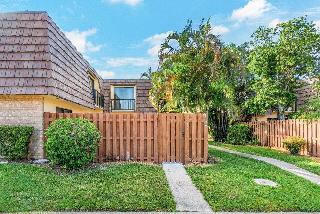 712 Springdale Circle Palm Springs, FL 33461 - Photo 2 of 24 002-712SpringdaleCircle-PalmSprings-FL-3