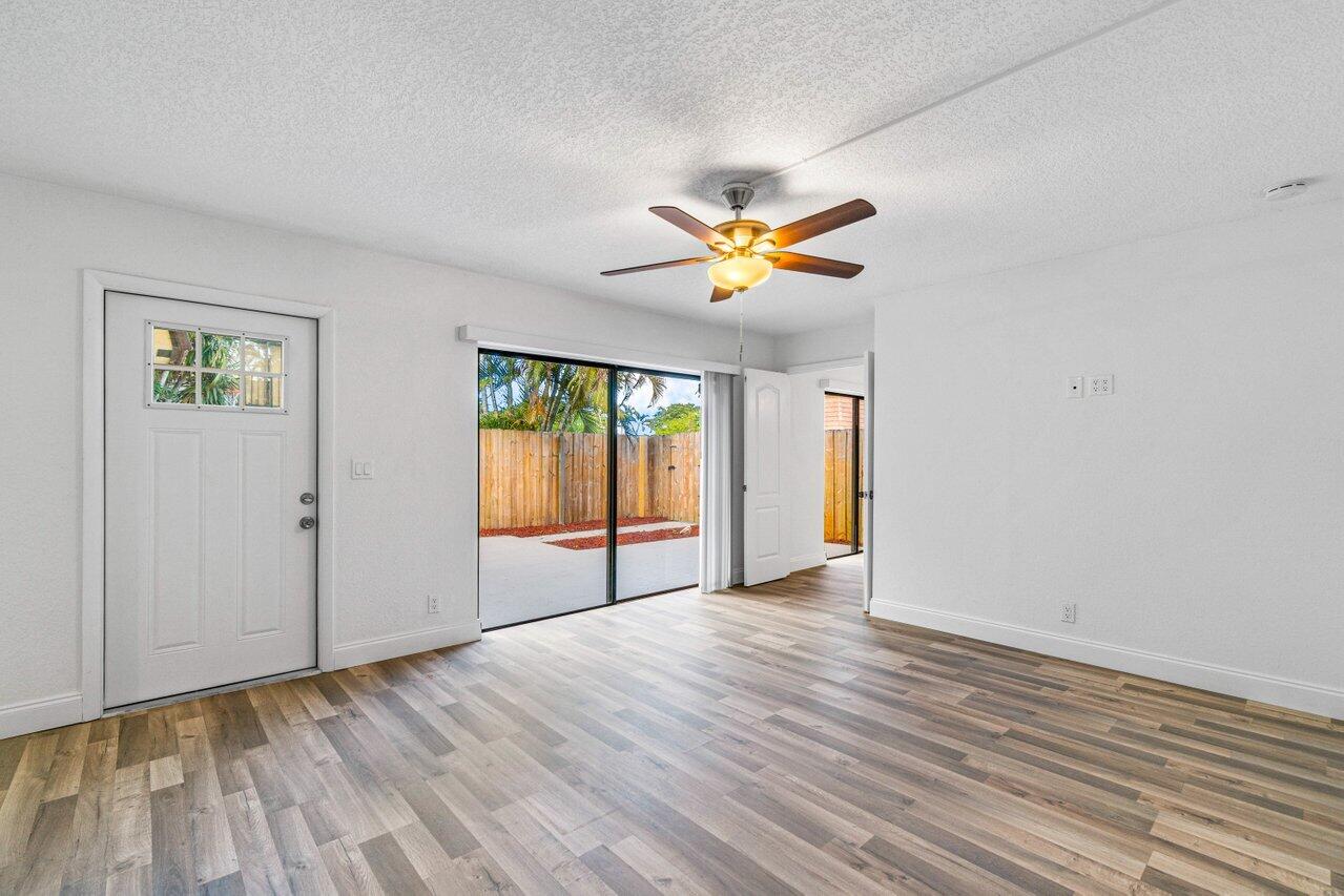 712 Springdale Circle Palm Springs, FL 33461 - Photo 4 of 24 008-712SpringdaleCircle-PalmSprings-FL-3