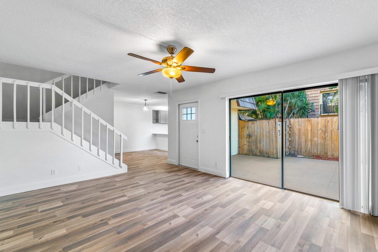 712 Springdale Circle Palm Springs, FL 33461 - Photo 5 of 24 009-712SpringdaleCircle-PalmSprings-FL-3